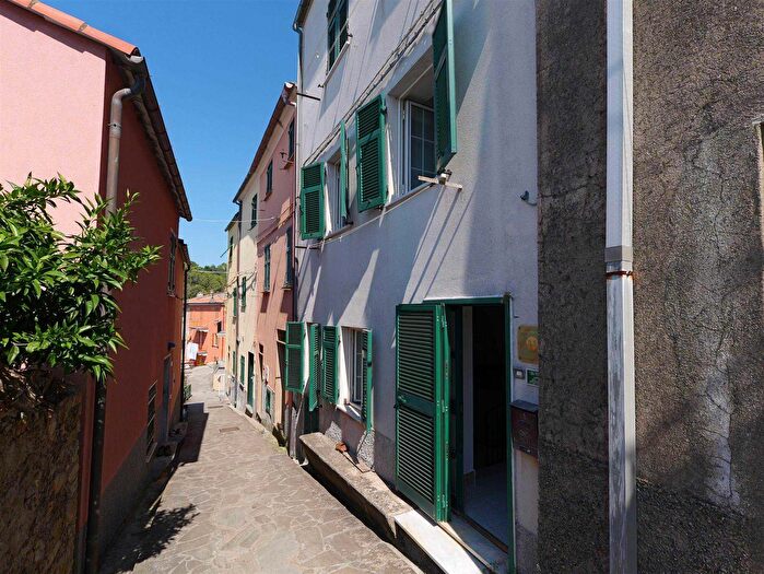 Appartamento con 6 locali in vendita in Framura