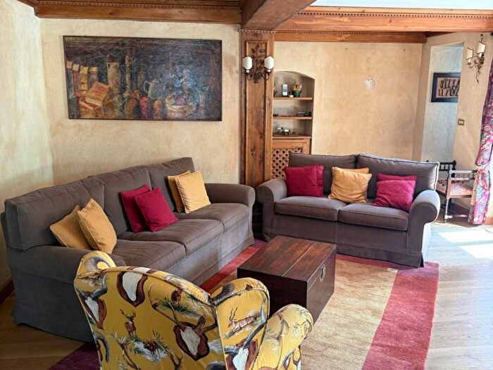Appartamento con 5 locali in affitto in Via Guglielmo Marconi, Centro, Courmayeur