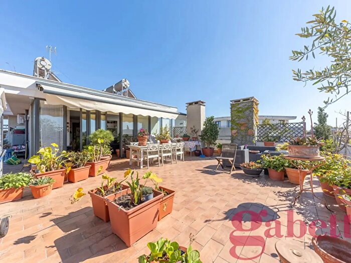 Appartamento trilocale in vendita in Via Cardinal Celso Costantini, Roma