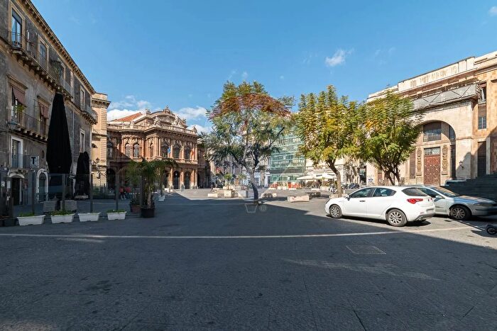 Appartamento quadrilocale in vendita in Via Teatro Massimo, Catania