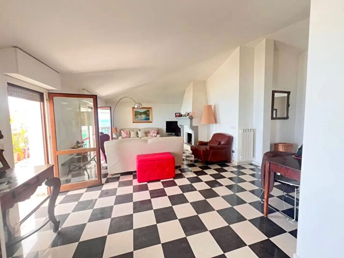 Appartamento con 5 locali in vendita in Via Rossi Arrigo, Silvi