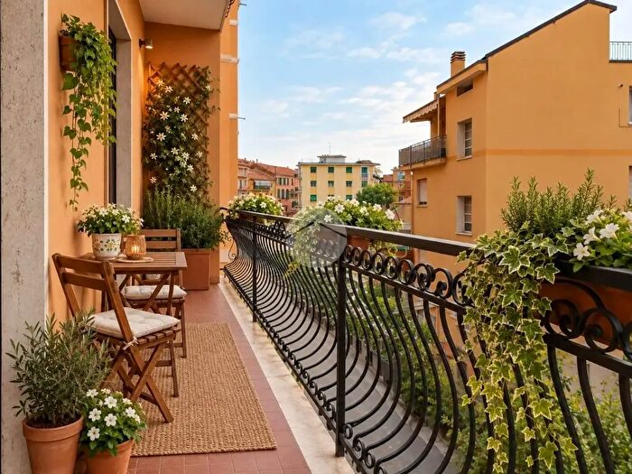 Appartamento con 6 locali in vendita in Via Martiri della Libertà, Imperia