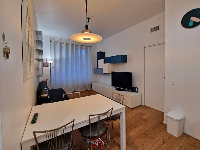 Appartamento trilocale in affitto in Via Gian Carlo Castelbarco, Bocconi, Milano