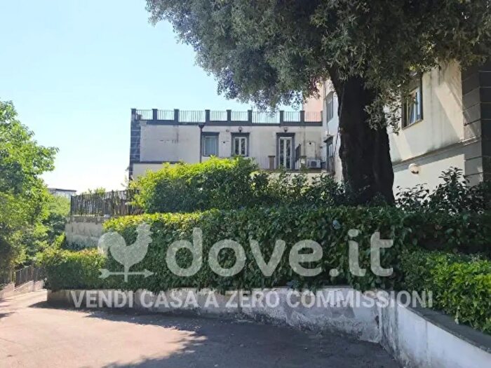 Appartamento trilocale in vendita in Via Macedonia, Napoli
