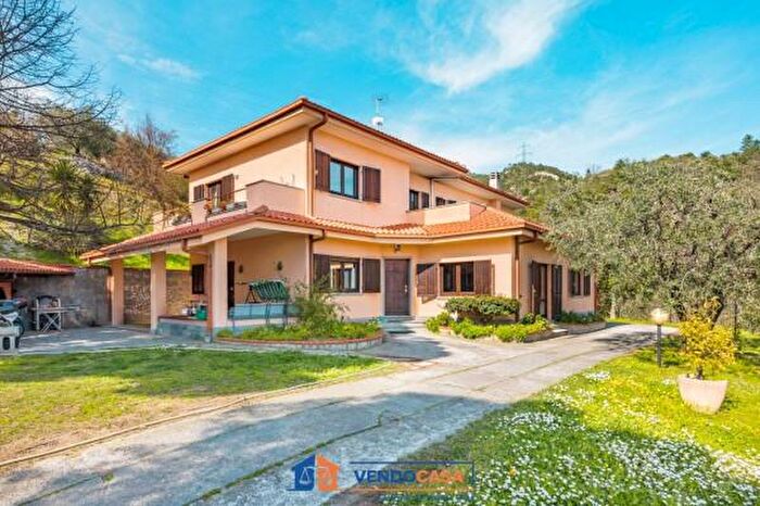 Casa con 6 locali in vendita in Via degli Orsolani, Loano