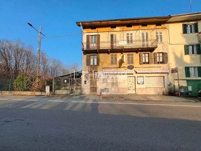 Appartamento trilocale in vendita in Via Santuario d'Oropa, Biella