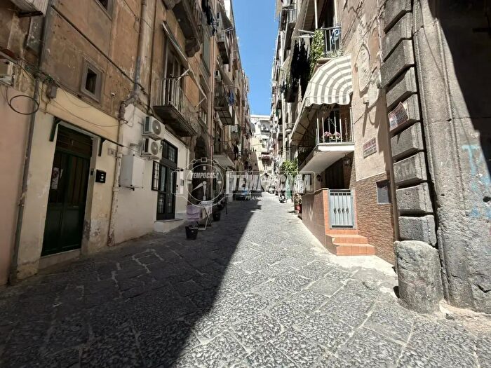 Appartamento bilocale in vendita in Via San Mattia, Napoli