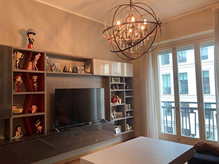 Appartamento trilocale in affitto in Corso di Porta Romana, Missori, Milano