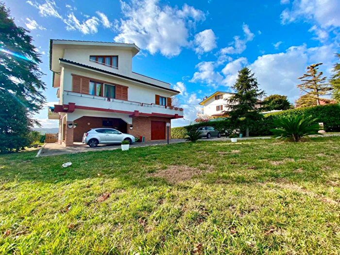 Casa con 6 locali in vendita in Indirizzo Via Dante Alighieri, Castelfidardo