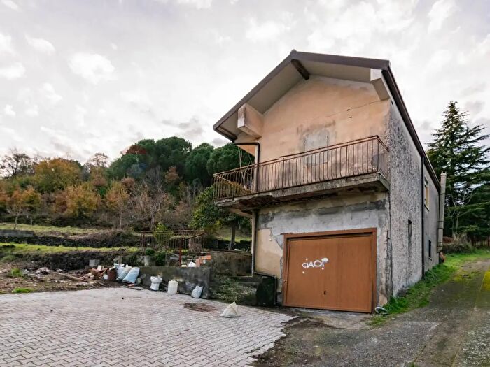 Casa trilocale in vendita in Via Cosenza Snc, Trecastagni