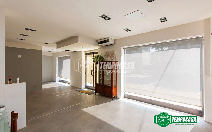 Casa con 5 locali in vendita in Via Possagno, Busto Arsizio