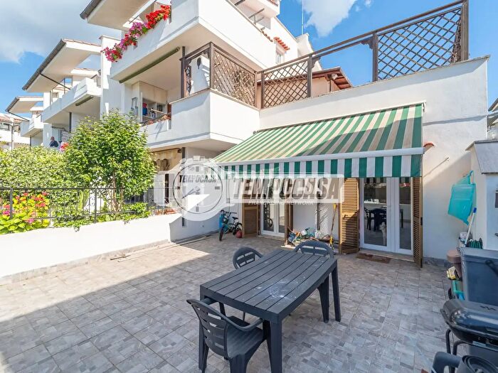 Appartamento trilocale in vendita in Via Sutri, Cerveteri