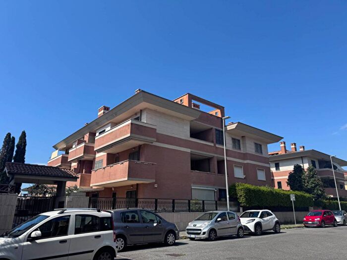 Appartamento trilocale in affitto in Via Tina Modotti, Rinnovamento, Roma