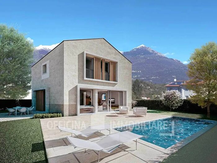 Casa quadrilocale in vendita in Colico