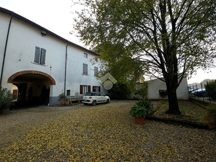 Casa quadrilocale in vendita in Via Chiesa, Goito