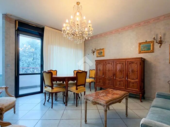Appartamento quadrilocale in vendita in Via Veglia, Torino