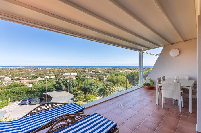 Appartamento trilocale in vendita in Is Molas Asfoledi, Pula