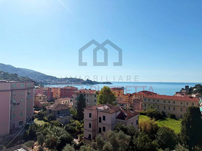 Appartamento con 5 locali in affitto in Via Gozzano, San Terenzo, Lerici
