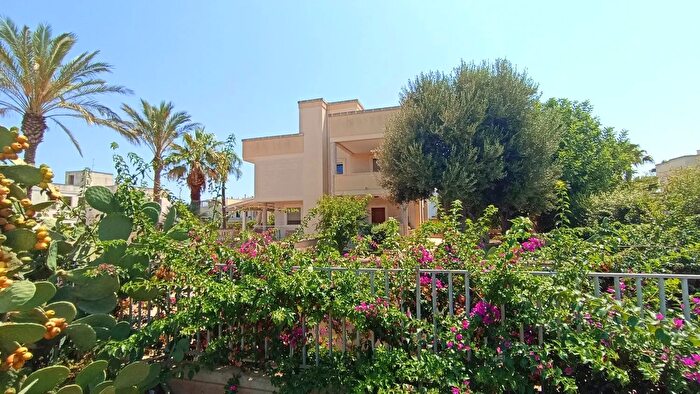 Casa con 7 locali in vendita in Fasano