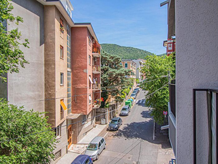 Appartamento quadrilocale in vendita in Strada di Guardiella, Trieste