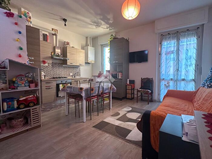 Appartamento trilocale in vendita in Via Angelo Barzago, Bussero