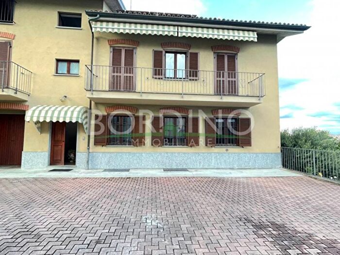 Appartamento con 5 locali in affitto in Govone