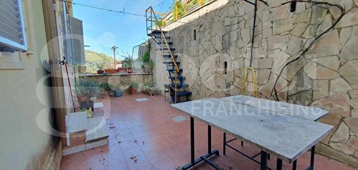 Appartamento trilocale in vendita in Via Tibullo, Napoli