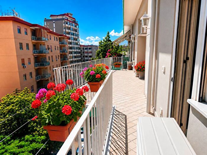 Casa con 6 locali in affitto in Via Abruzzi, De Gasperi Croce Rossa, Palermo