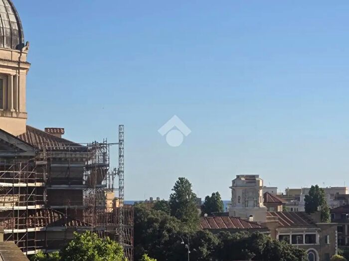 Appartamento con 5 locali in vendita in Via Lucio Lepidio, Roma