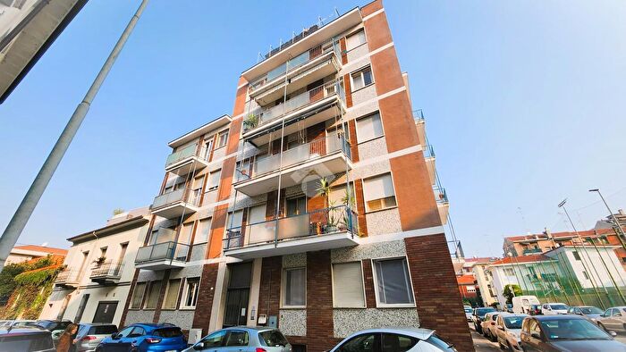 Appartamento trilocale in vendita in Via Racca, Novara