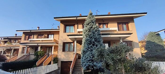 Casa quadrilocale in vendita in Paderno Dugnano