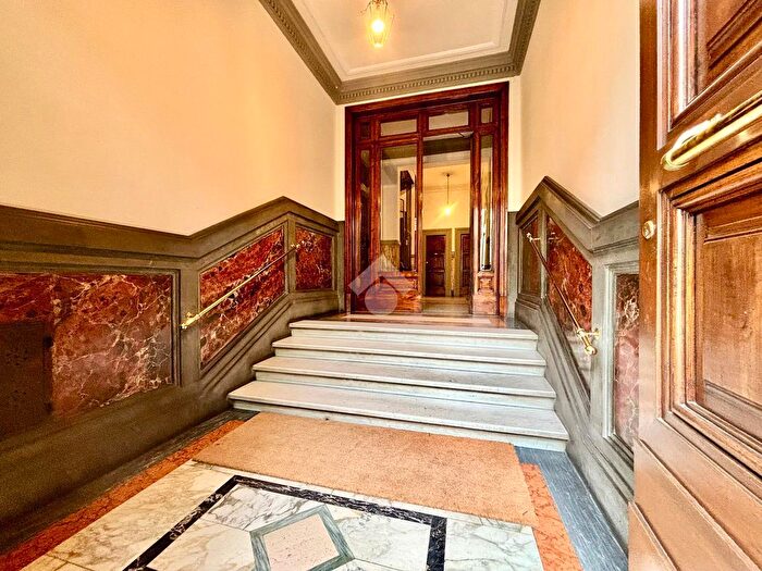 Appartamento con 6 locali in vendita in Appartamento Viale G Milton, Firenze