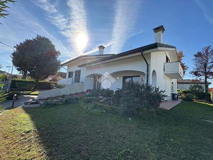 Casa con 7 locali in vendita in Via Don B Guzzo, Vigodarzere