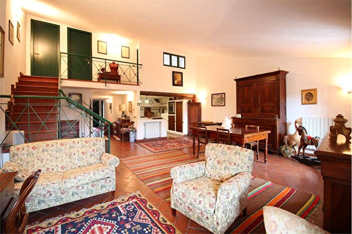 Appartamento con 8 locali in vendita in Bientina