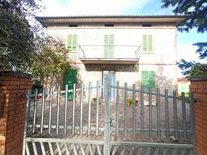 Casa con 6 locali in vendita in Via Roma, Castiglione Del Lago