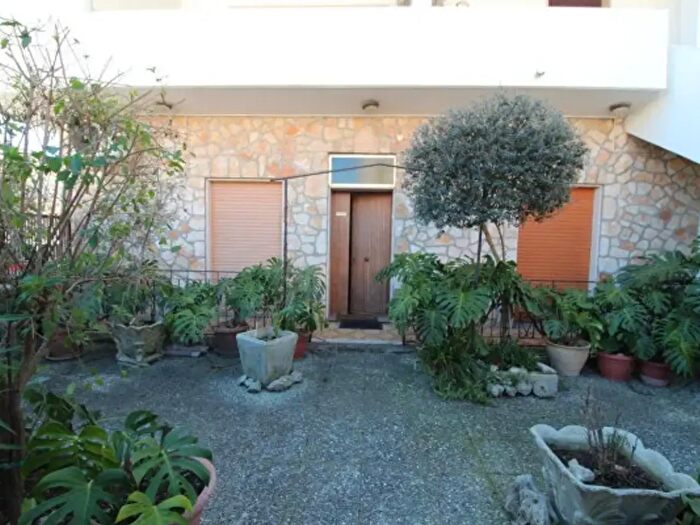 Casa con 6 locali in vendita in Via Umberto I, Pulsano