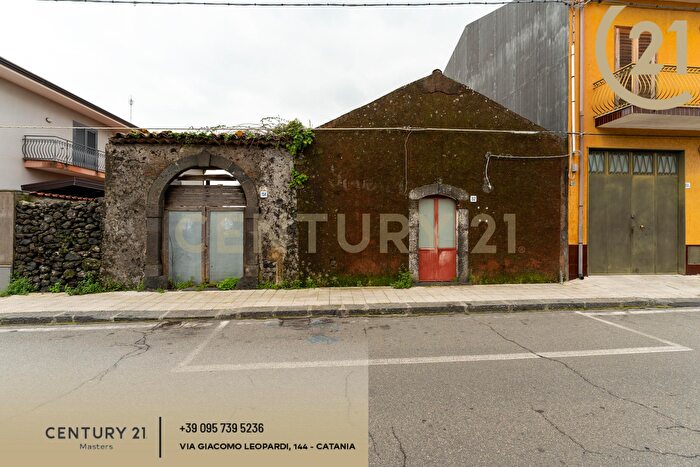 Casa trilocale in vendita in Via Alessandro Manzoni, Viagrande