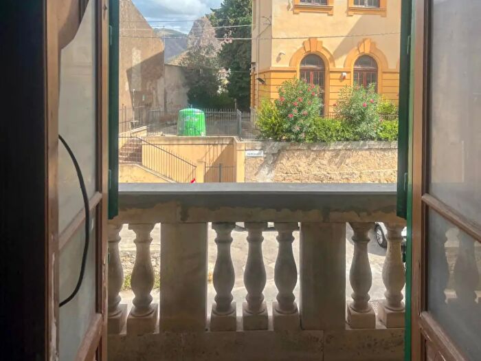 Appartamento in vendita in Via Crimi, Palermo