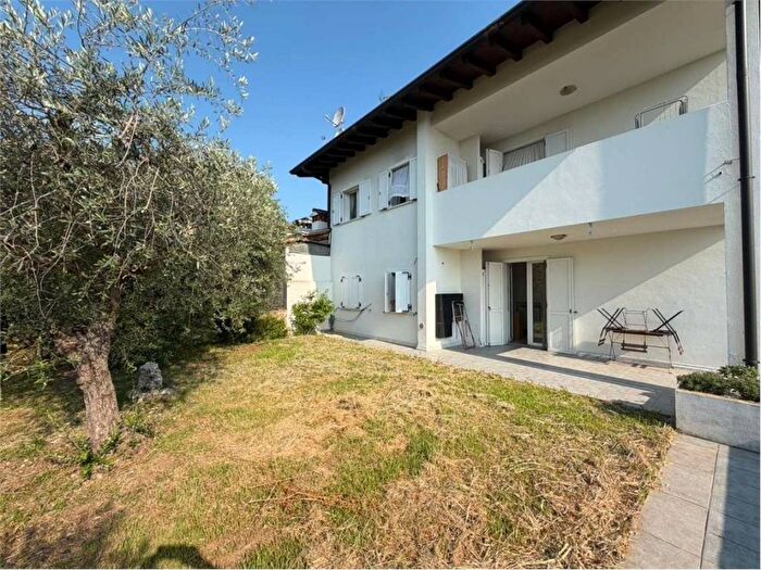 Appartamento quadrilocale in affitto in Via Borrine, Polpenazze del Garda