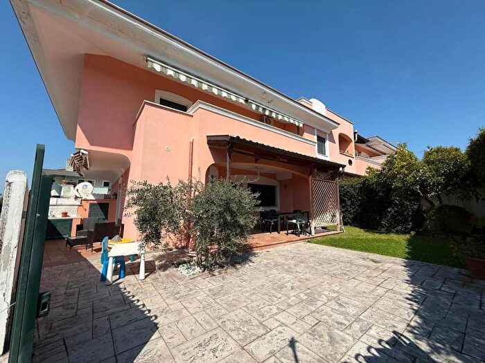 Casa quadrilocale in affitto in Via dei Platani, Villa Claudia, Anzio
