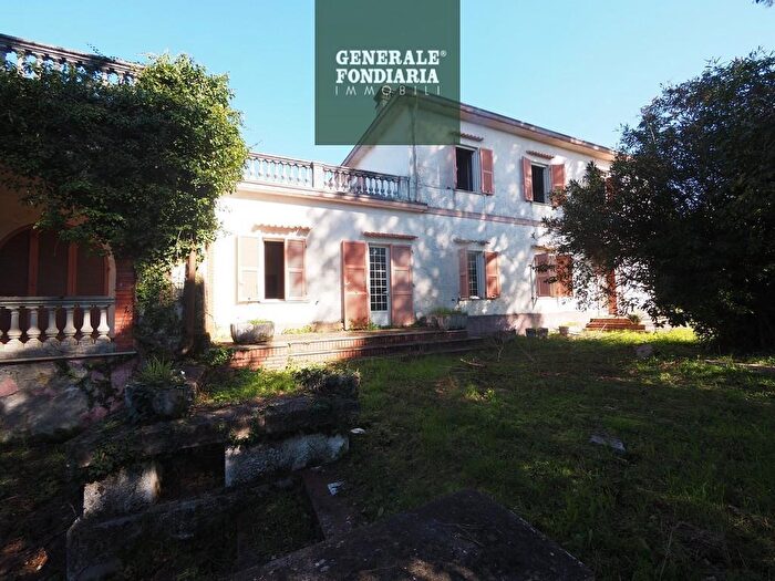 Casa con 15 locali in vendita in Bolano