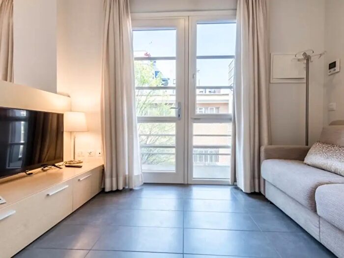 Appartamento monolocale in affitto in Via Bernardino Biondelli, Milano