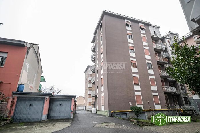 Appartamento trilocale in vendita in Via Borghi, Voghera