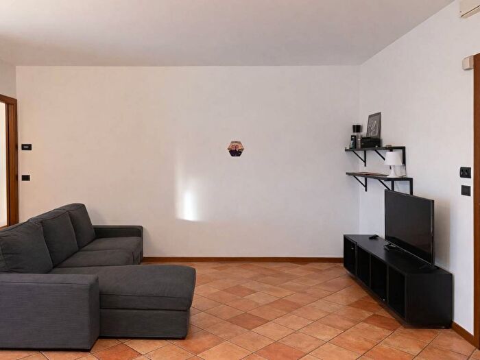 Appartamento trilocale in affitto in Via del Combattente, Negrar, Negrar di Valpolicella