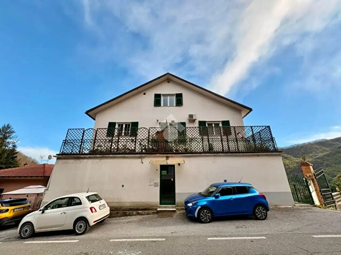 Appartamento con 5 locali in vendita in Salita alla Guardia, Ceranesi