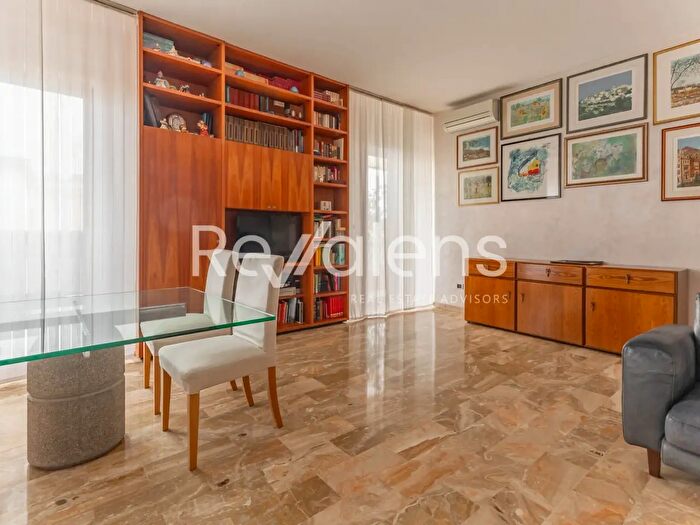 Appartamento con 5 locali in vendita in Devitofrancesco N, Bari