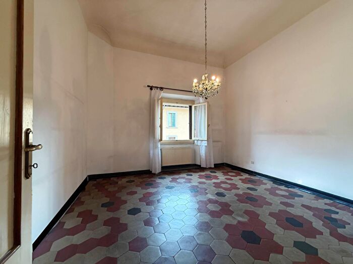 Appartamento con 6 locali in vendita in Viale Francesco Redi, Firenze