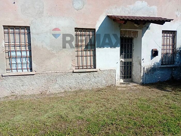 Appartamento trilocale in vendita in Strada Bardelletta, Goito