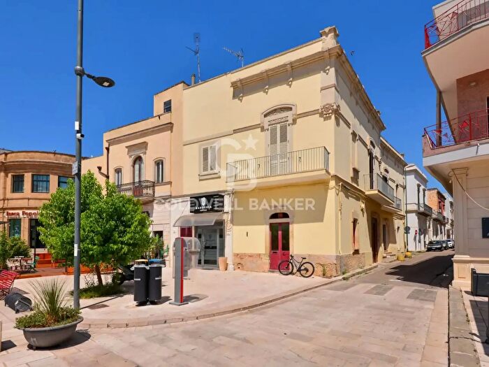 Casa con 11 locali in vendita in Via Vittorio Veneto, Aradeo