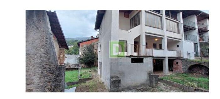 Casa con 6 locali in vendita in Via Donato, Netro